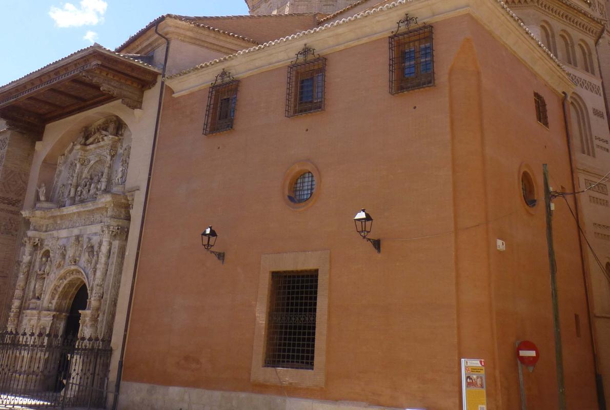 Vista exterior de la sacristía y del ábside de la Colegiata de Santa María, cuya restauración acaba de culminarse