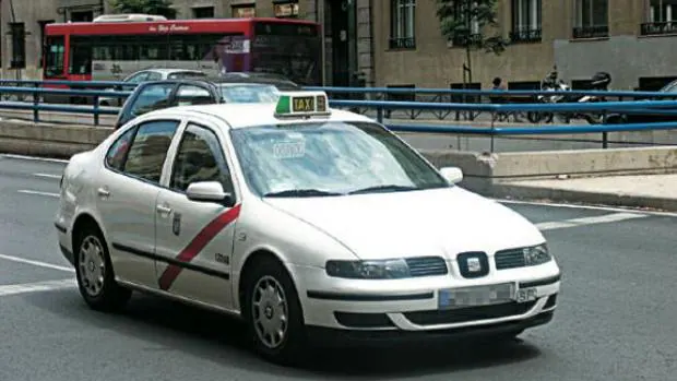 Existen más de 15.000 profesionales del taxi en la capital