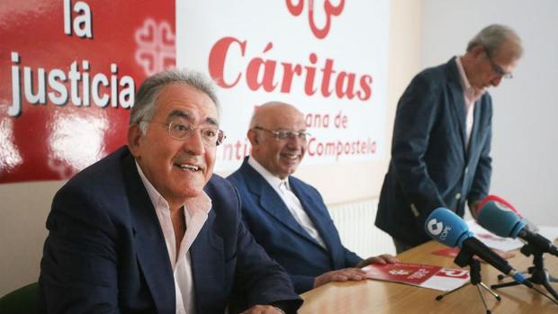 Responsables de Cáritas Santiago, en la rueda de prensa de este viernes