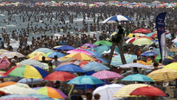 Imagen tomada este domingo en la playa de Las Arenas de Valencia