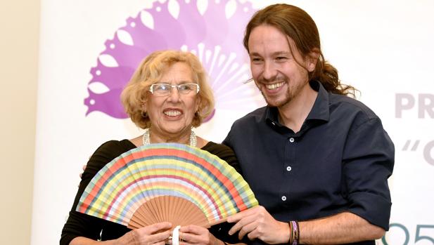 Iglesias junto a Carmena en noviembre de 2015