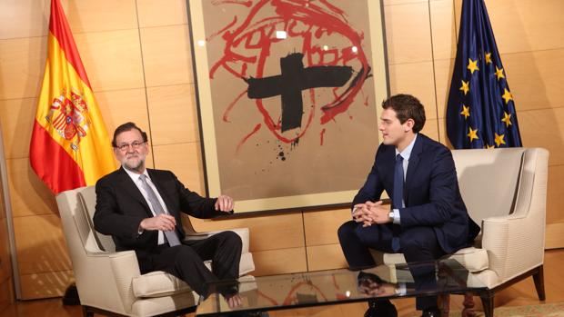 Rajoy prepara concesiones para ser en agosto investido