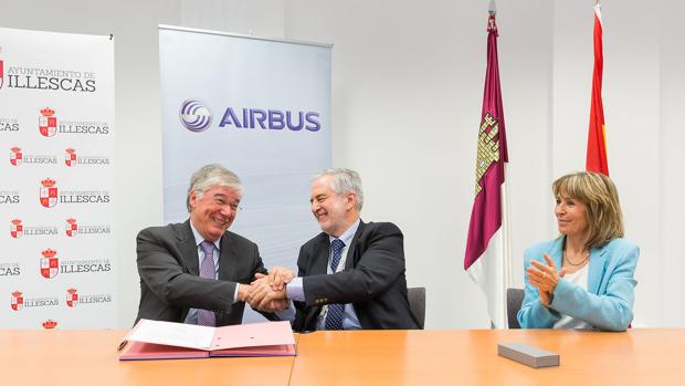 Tofiño y González-Ripoll, durante la firma de los acuerdos