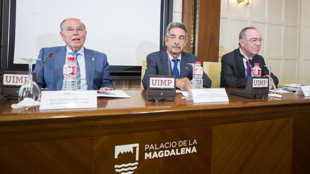 Revilla, en los cursos de verano de la Universidad Internacional Menéndez Pelayo de Santander