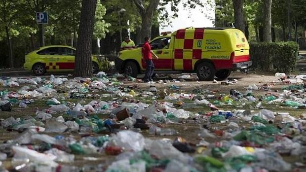 Estado del campus de Ciudad Universitaria tras un botellón