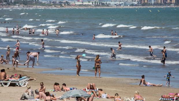 Imagen de la playa de las Arenas en Valencia