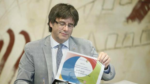 Puigdemont pide al nuevo Gobierno afrontar el proceso soberanista o al menos «reconocer» el fenómeno