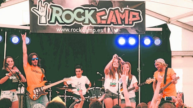 Los chicos del Rock Camp muestran sus aptitudes sobre el escenario