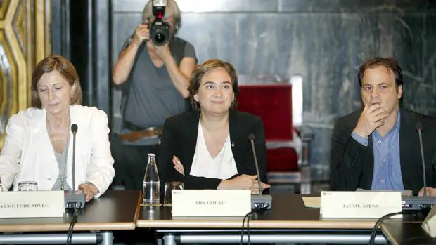 Ada Colau, alcaldesa de Barcelona, lidera la batalla contra los CIE