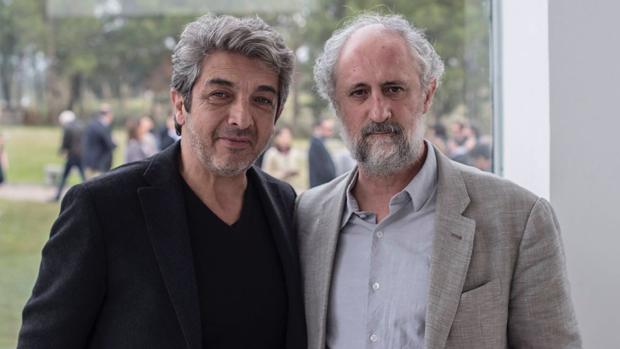 El actor Ricardo Darín (izquierda), junto al coordinador general de la Alcaldía, Luis Cueto, en la gala de los Premios Platino