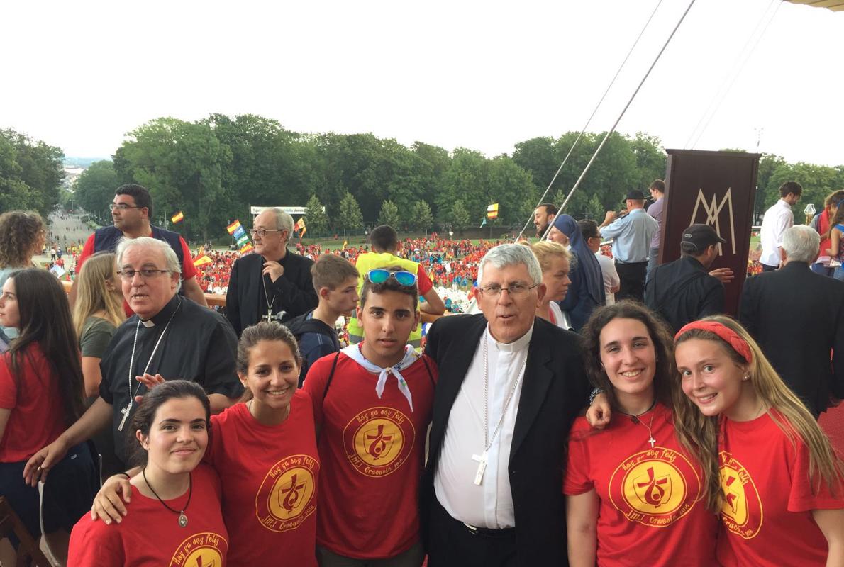 El arzobispo de Toledo viaja en todo momento con los jóvenes toledanos