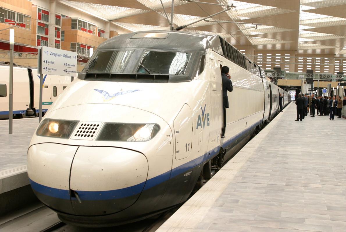 Tren AVE en la estación de Zaragoza-Delicias