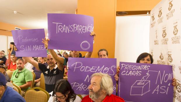 Partidiarios de que Podemos concurra en solitario a las autonómicas, este viernes en Santiago