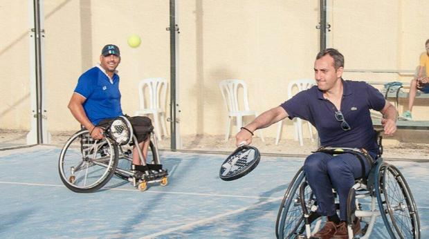 César Sánchez ha experimentado lo que es jugar al padel en silla de ruedas