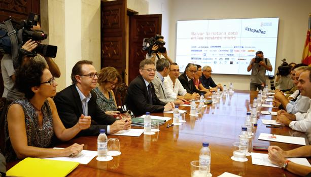 Ximo Puig, durante la presentación del convenio entre la Generalitat y los medios de comunicación frente a los incendios