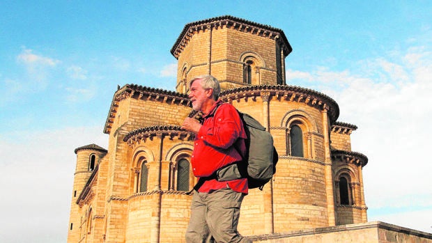 Soble estas líneas la Iglesia de San Martín, en Fromista