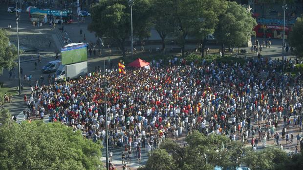 Centenares de personas se concentraron en plaza Cataluña