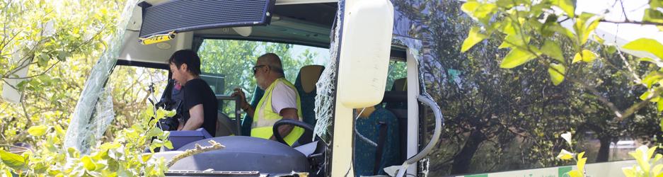 Un muerto y 17 heridos en el accidente entre un turismo y un autobús en Málaga