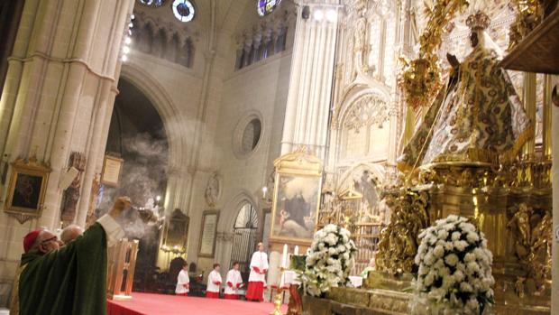 La Virgen del Sagrario ha dejado su capilla en la catedral por unos días