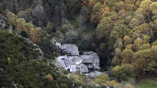 Poblado entre los bosques de O Courel