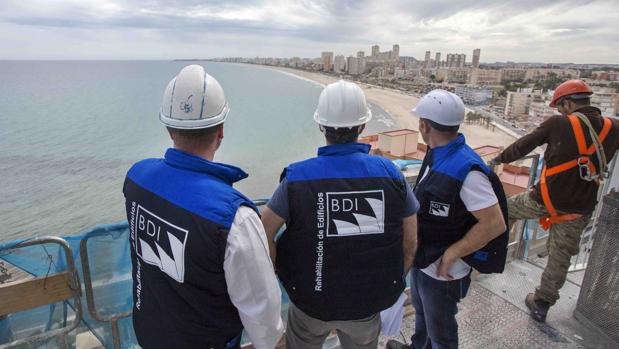 Personal del Grupo BDI, en un edificio en obras contratadas a la empresa.