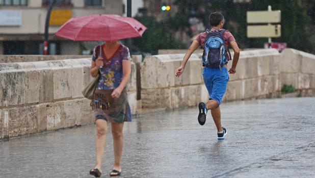El paso de la lluvia por Valencia deja huella