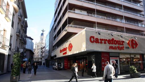 Pocas veces la calle Santiago, una de las más transitadas de Valladolid, presenta tan poca afluencia