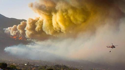 Las llamas del incendio de La Palma el primer día