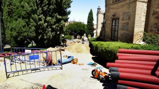 Obras en una red de suministro de agua potable.