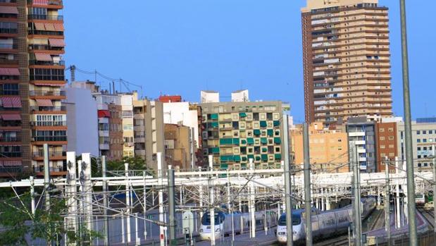 Tendido ferroviario en el acceso a la estación actual.