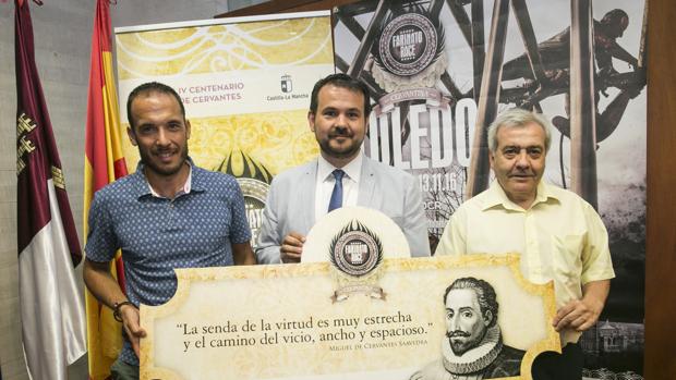 Rubén Morán, Juan Ramón Amores y Juan José Pérez del Pino, durante la presentación de la carrera