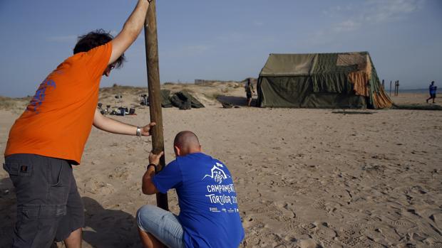 Imagen del campamento instalado en la playa de Sueca