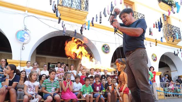 Una de las actuaciones del teatro de calle