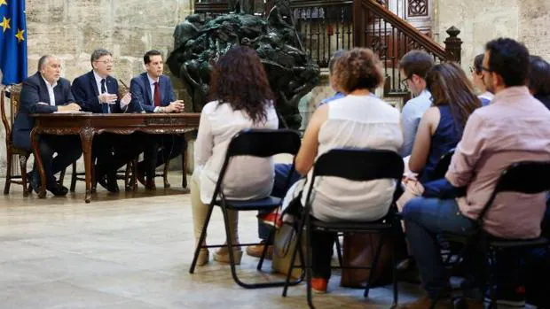Rubén Alfaro (derecha), junto al presidente de la Gerneralitat, Ximo Puig, en una reunión.