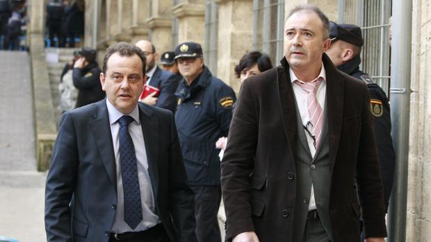 A la derecha, el fiscal Anticorrupción, Miguel Ángel Subirán, en una imagen de archivo