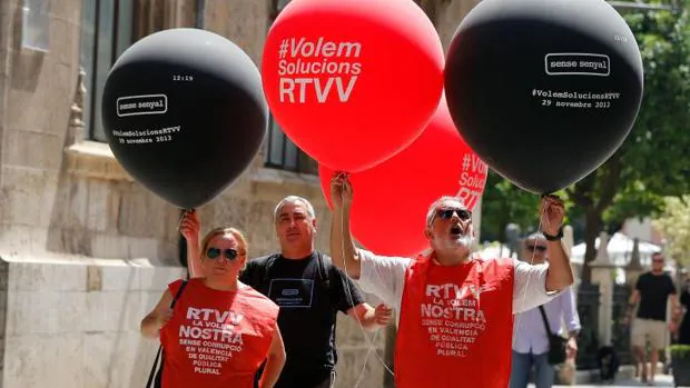 Protesta de extrabajadores de la televisión valenciana el pasado junio
