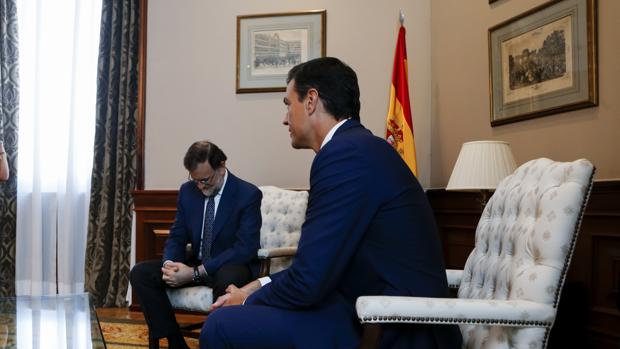 Mariano Rajoy y Pedro Sánchez ensu última reunión en el Congreso de los Diputados