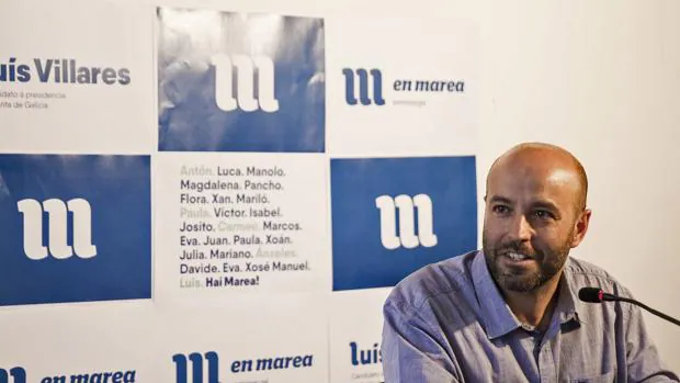El candidato de En Marea, Luis Villares, ayer en una rueda de prensa en Santiago