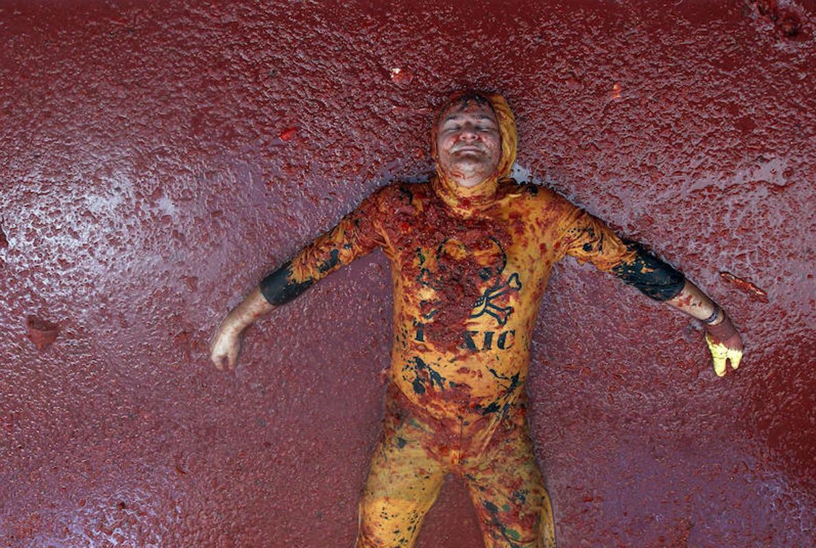 La celebración de la tomatina, en imágenes