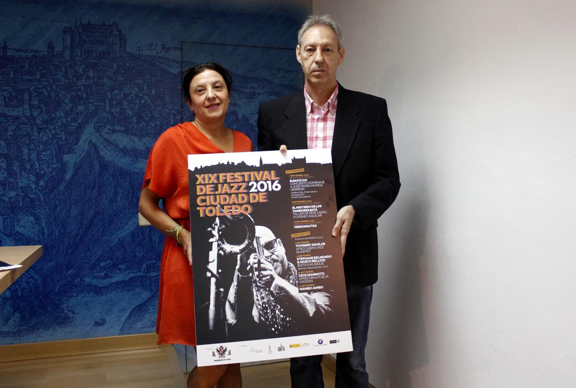 Pilar Chozas y José María González, con el cartel del festival