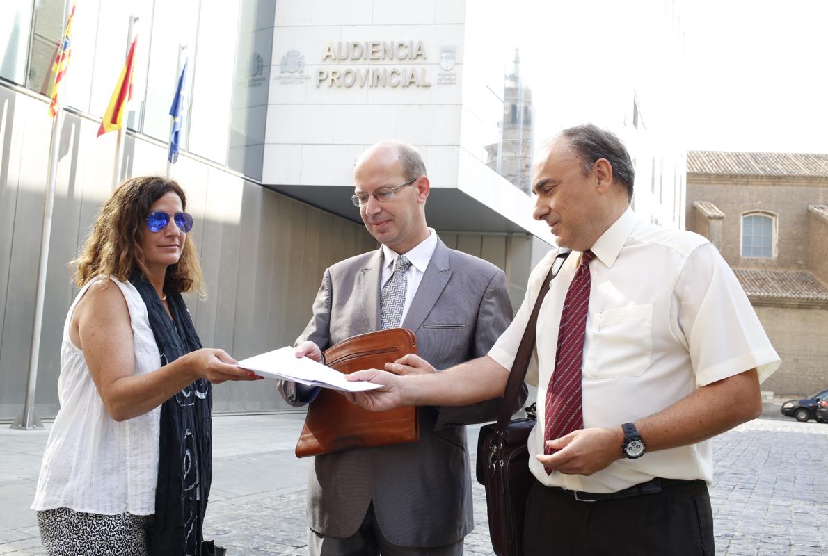 Representantes legales de los obispos aragoneses y de profesores de religión presentaron este jueves el recurso ante el TSJA