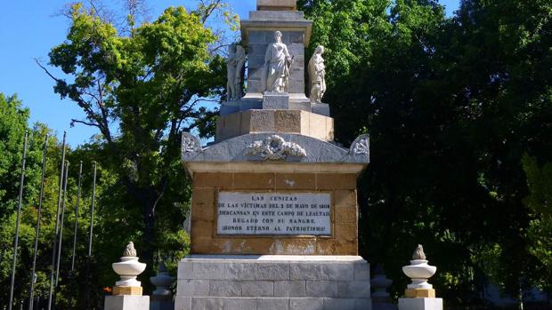 Monumento a los caídos, en la plaza de la Lealtad