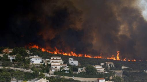 Imagen del incendio tomada este lunes