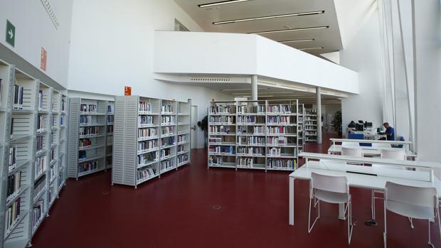 Interior de la biblioteca Ana María Matute de Carabanchel