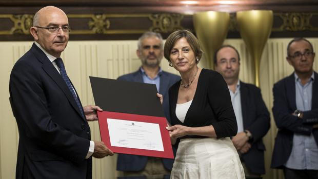 Gimeno, junto a Forcadell, durante el acto de toma de posesión de su cargo