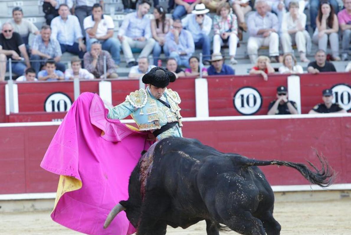 En la última corrida de Asprona, celebrada en junio, Miguel Ángel Perera mató seis toros en solitario