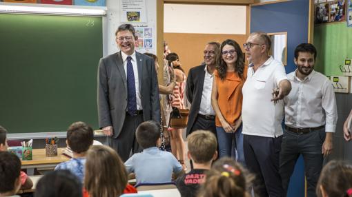 Los representantes políticos, durante el inicio de curso escolar