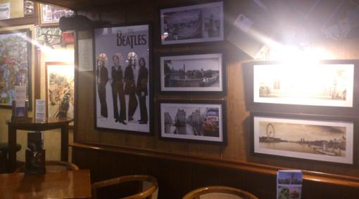 Interior del bar Oxford