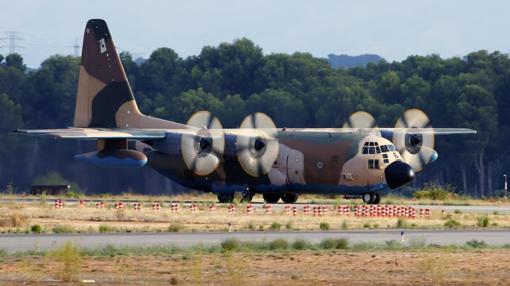 El avión Hércules que ha transportado los restos mortales del soldado