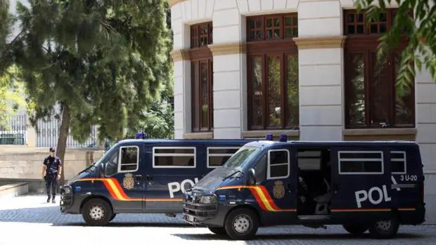 Efectivos de la Policía Nacional en Alicante